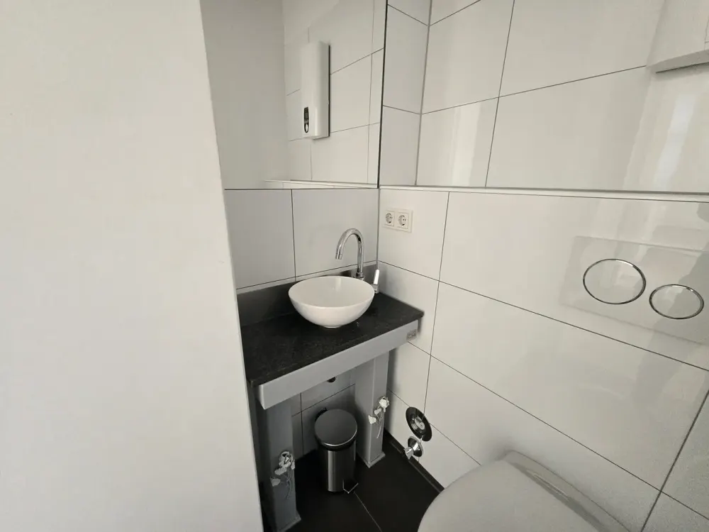 Stilvolles Wohnen in Krefeld: 3-Zimmer mit moderner Einbauküche & großer Terrasse