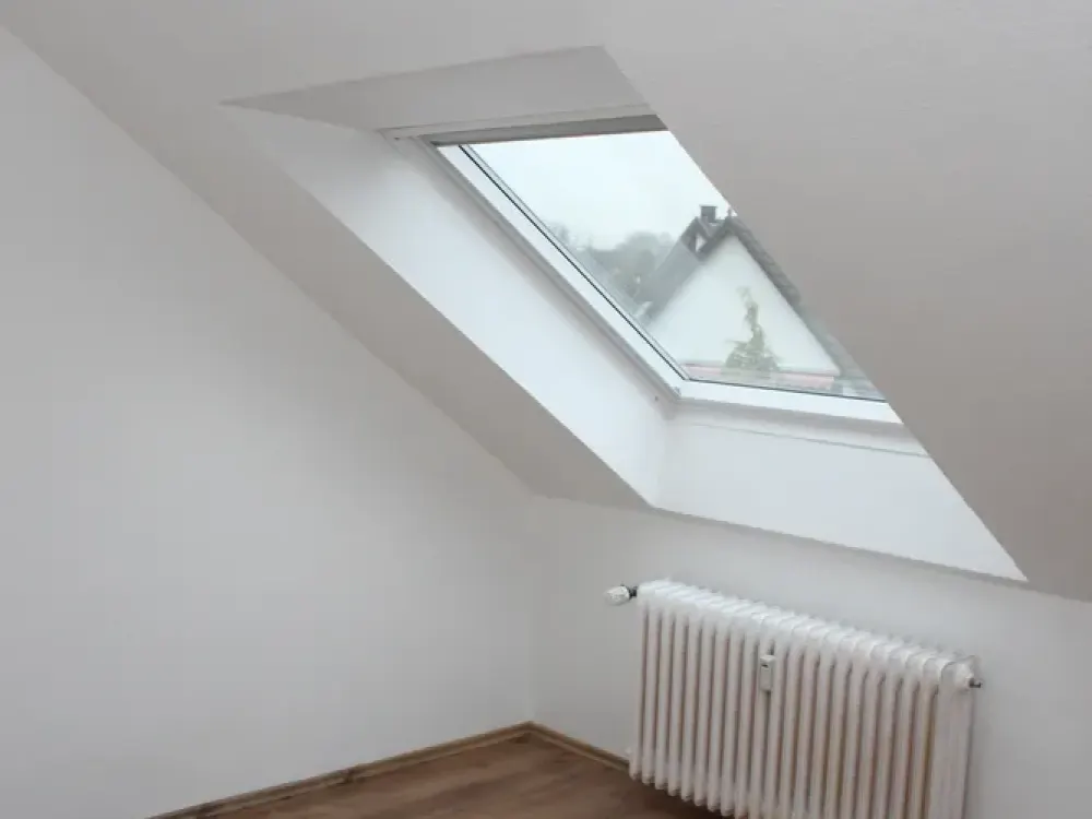 Stilvolle, gepflegte 2-Zimmer-Dachgeschosswohnung mit Einbauküche in Meerbusch