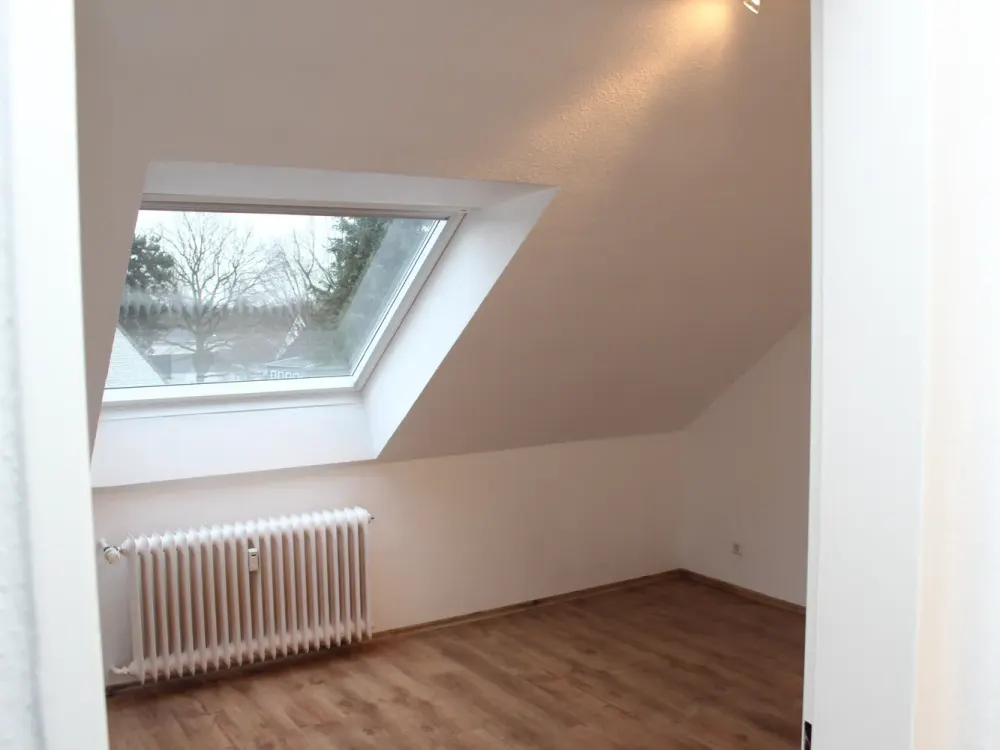 Stilvolle, gepflegte 2-Zimmer-Dachgeschosswohnung mit Einbauküche in Meerbusch
