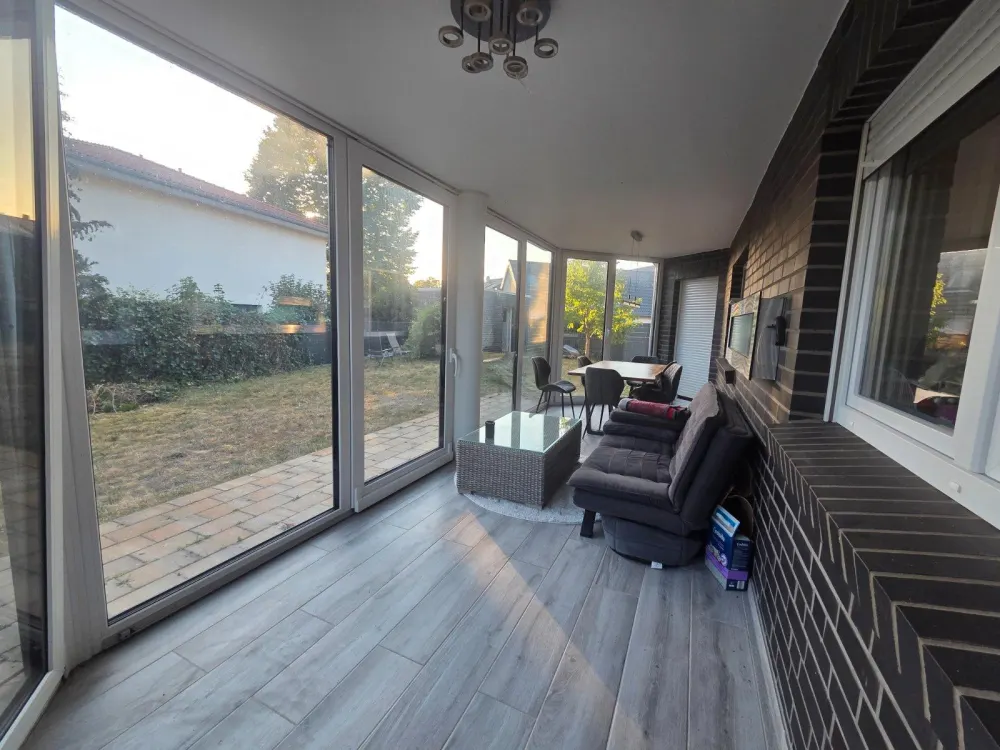 5 Zimmer 150qm wohnung mit Wintergarten und Gartenhaus