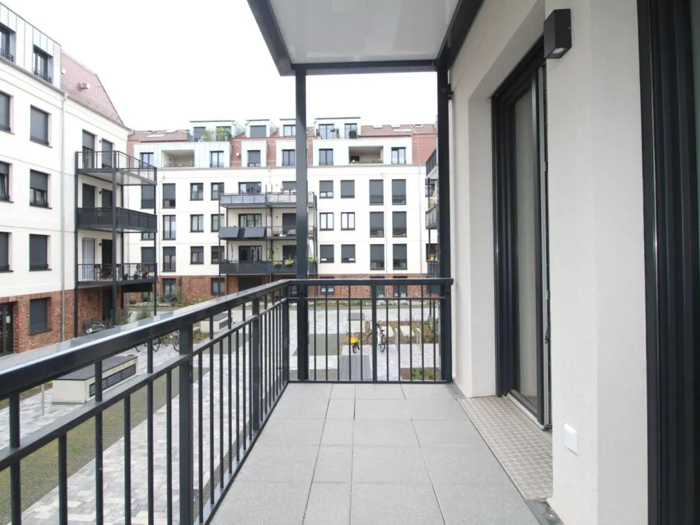 **Helle 2 Zimmer mit EBK und Badewanne in ruhiger Seitenstraße**