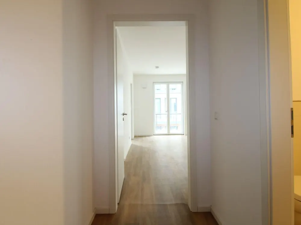 **Helle 2 Zimmer mit EBK und Badewanne in ruhiger Seitenstraße**