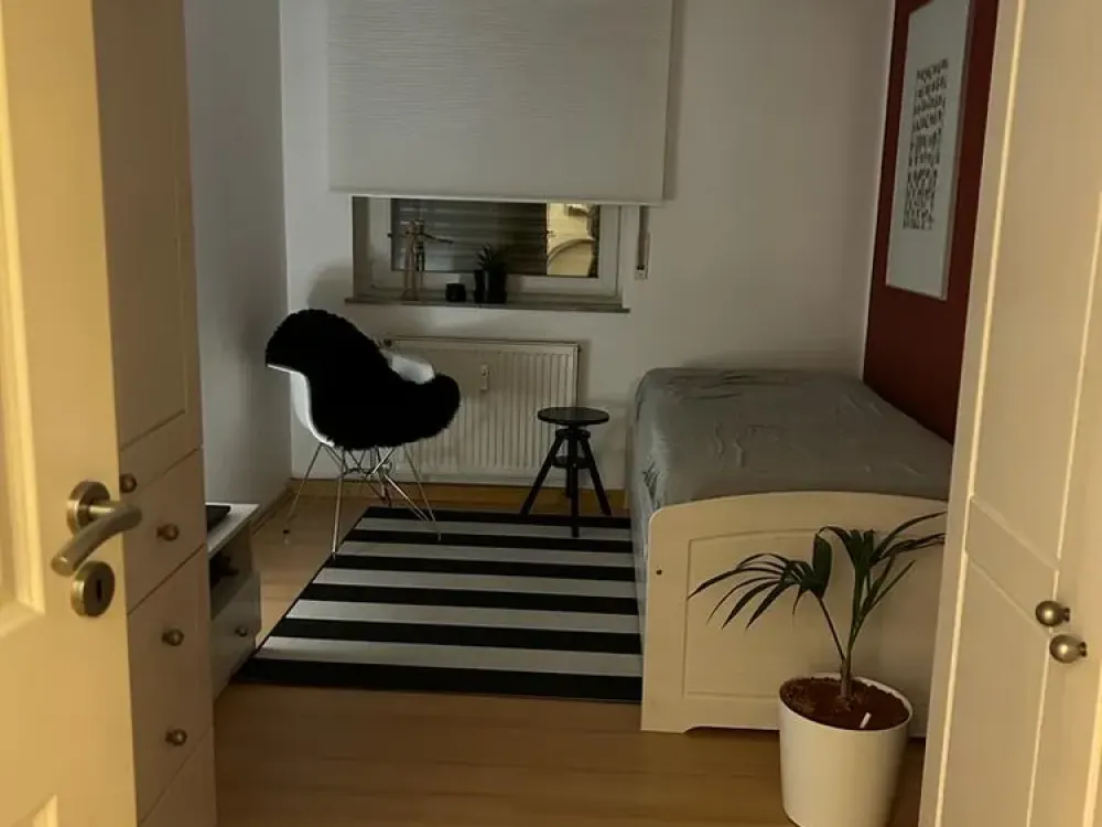 Sehr schöne lichtdurchflutete 4-Zimmer-Wohnung inkl. Garage
