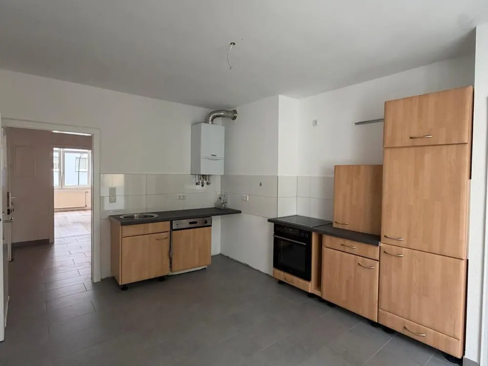 Helle zwei Zimmer Wohnung mit Balkon AUF ZEIT Zu Vermieten!