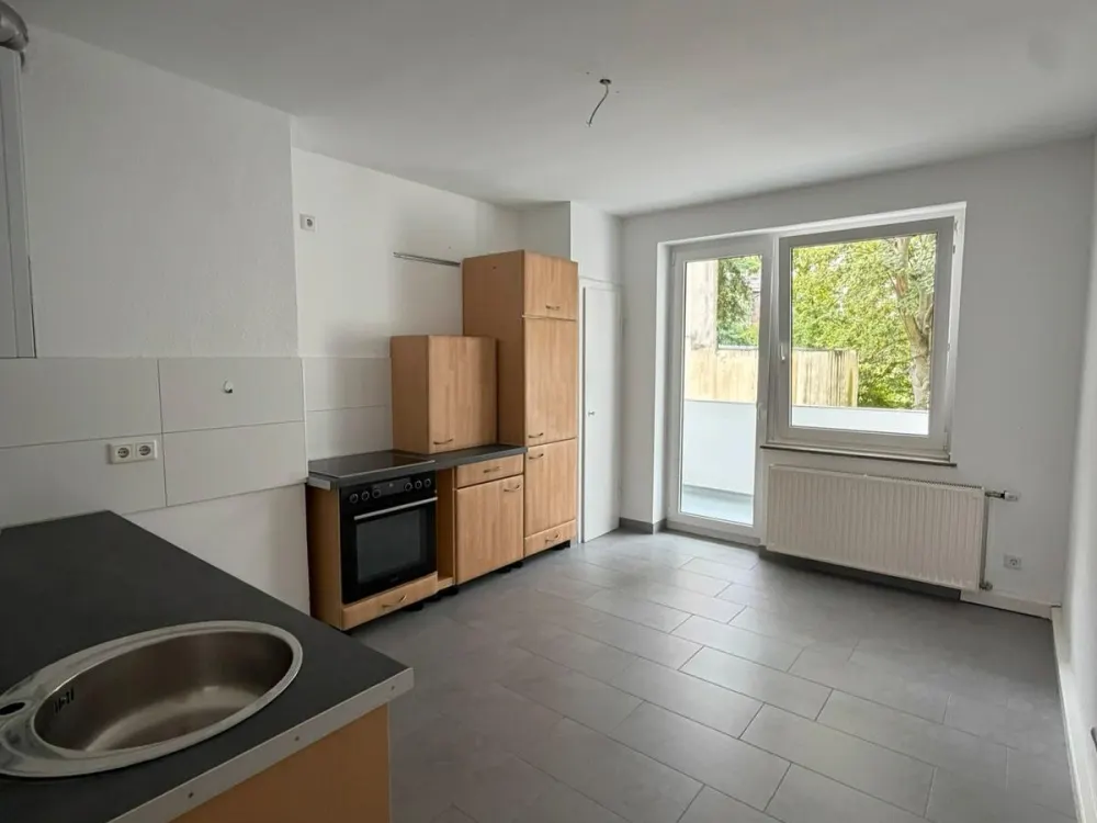 Helle zwei Zimmer Wohnung mit Balkon AUF ZEIT Zu Vermieten!