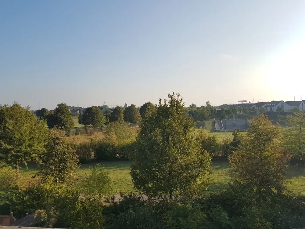 شقة علوية جذابة مكونة من 3 غرف في موقع هادئ في Neuss-Allerheiligen
