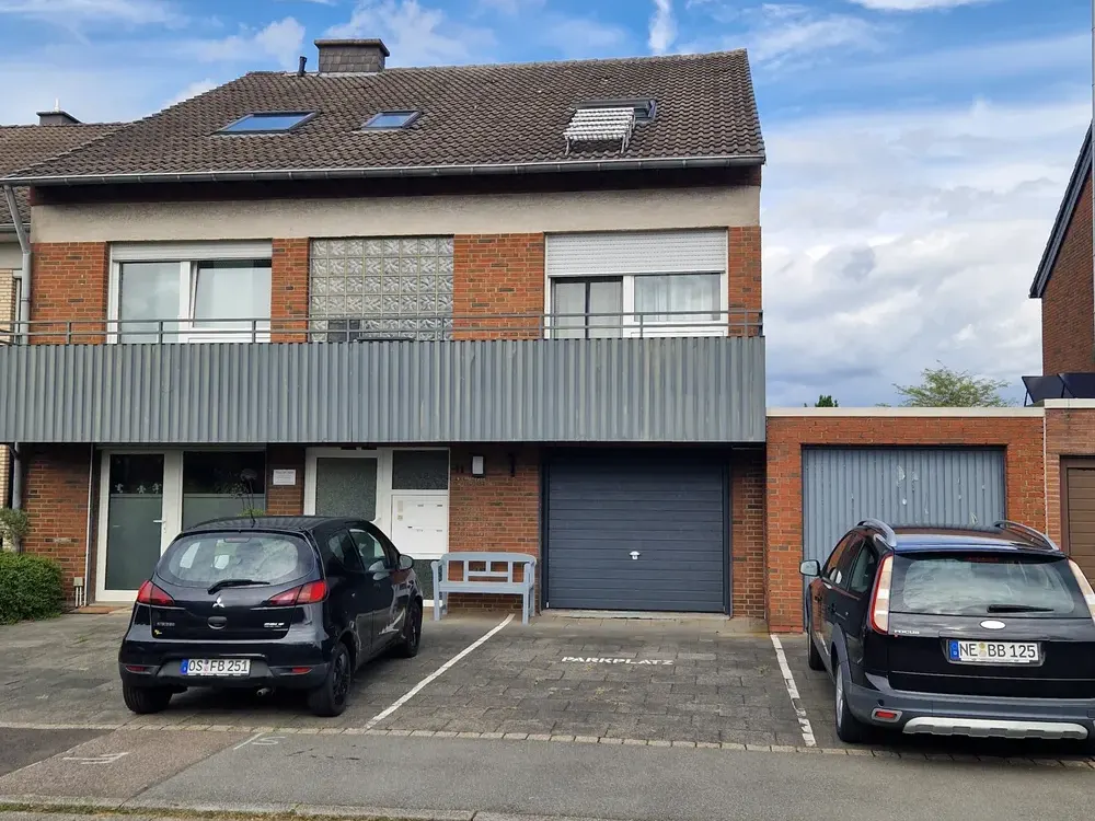 شقة علوية جذابة مكونة من 3 غرف في موقع هادئ في Neuss-Allerheiligen