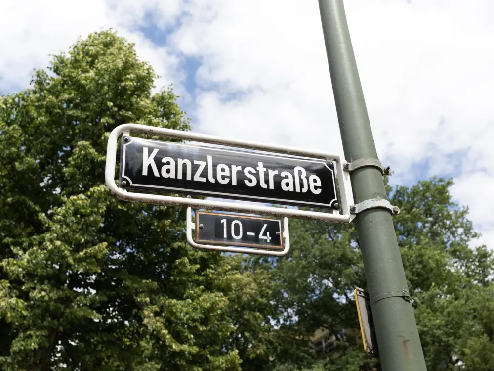 Zentral und modern: Möbliertes Apartment mit großzügigem Balkon in Düsseldorf Rath