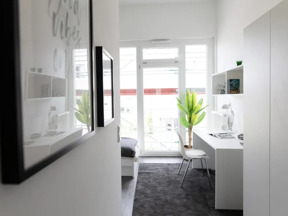 Zentral und modern: Möbliertes Apartment mit großzügigem Balkon in Düsseldorf Rath