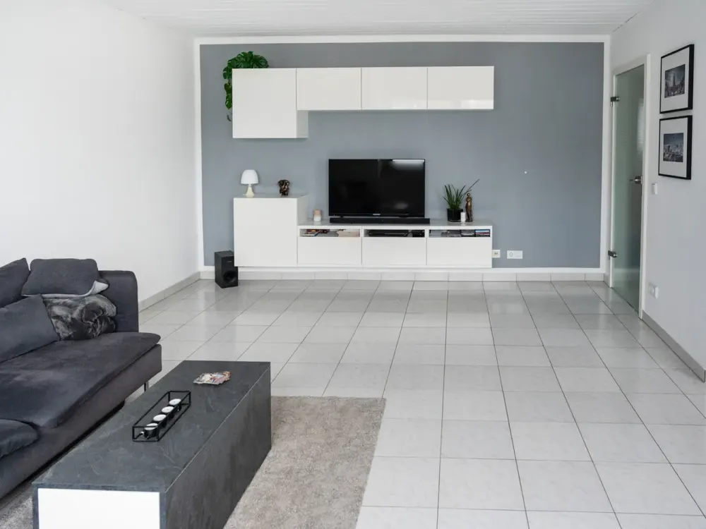 Cologne-Grengel: 3.5-Room Apartment - Plenty of Light & Private Parking Space