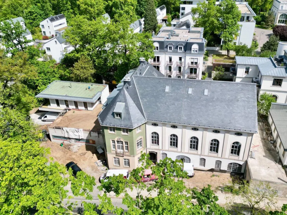 *exklusive Wohnung in dem historischen Saal des bekannten Lahmann-Sanatoriums am Weißen Hirsch*