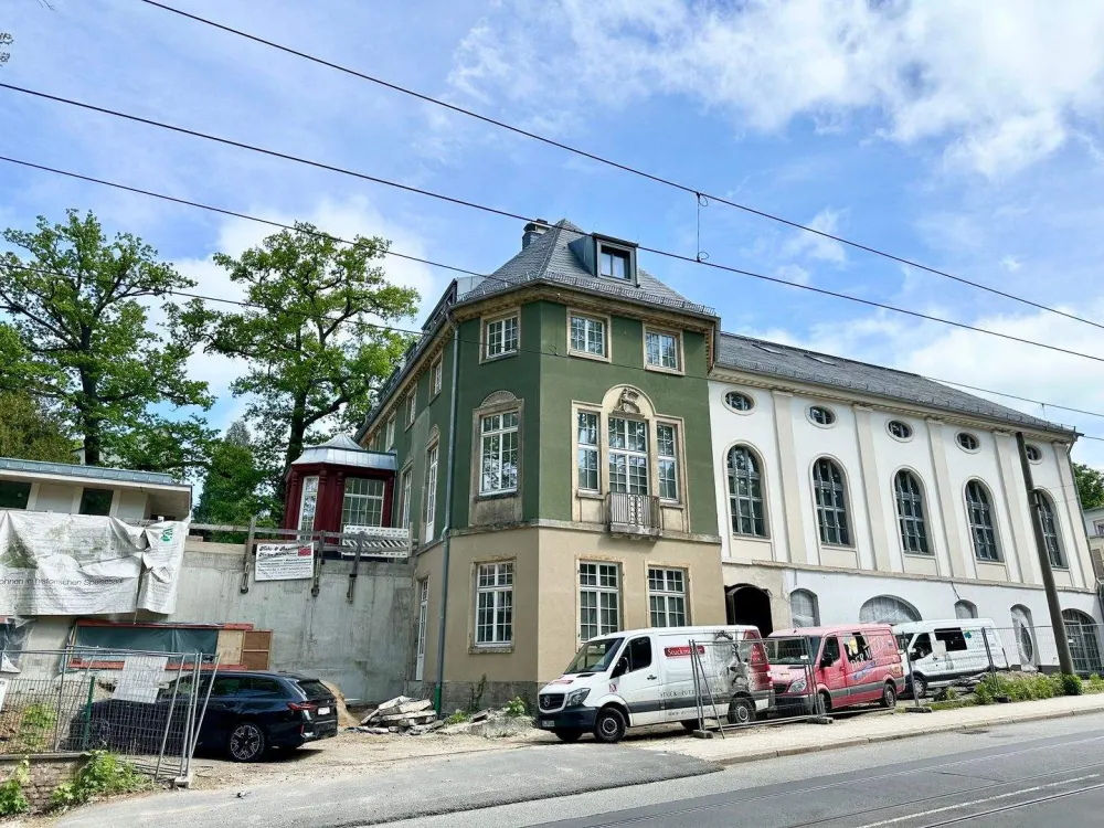 *exklusive Wohnung in dem historischen Saal des bekannten Lahmann-Sanatoriums am Weißen Hirsch*