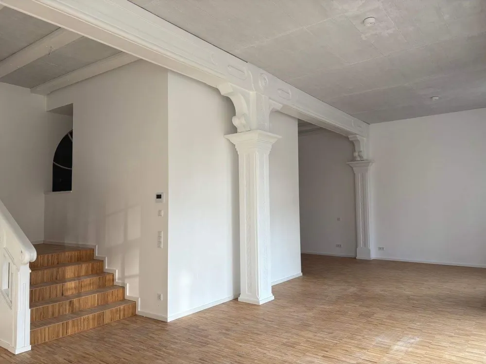 *exklusive Wohnung in dem historischen Saal des bekannten Lahmann-Sanatoriums am Weißen Hirsch*