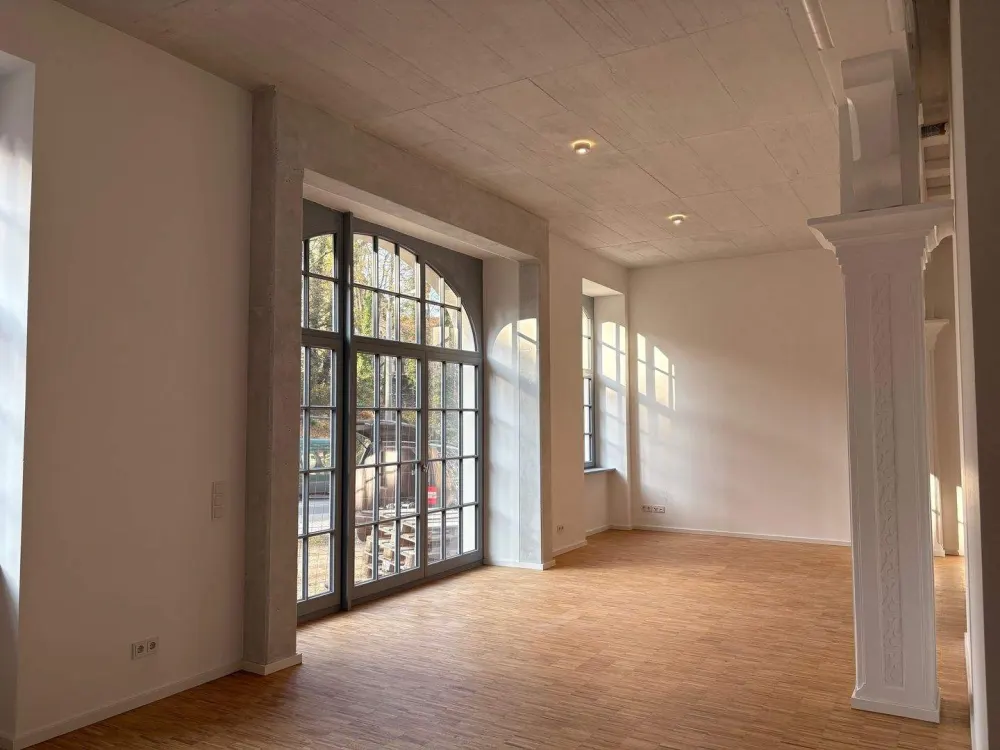 *exklusive Wohnung in dem historischen Saal des bekannten Lahmann-Sanatoriums am Weißen Hirsch*