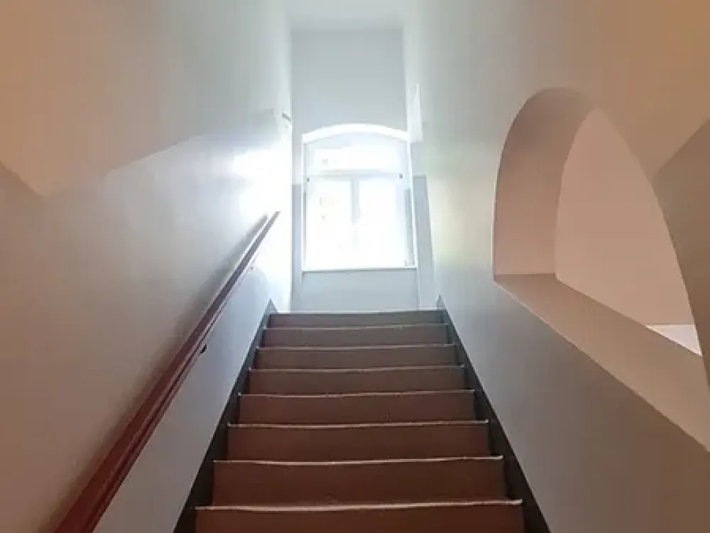 Living in a Listed Building: Spacious 5-Room Apartment in Erfurt Old Town