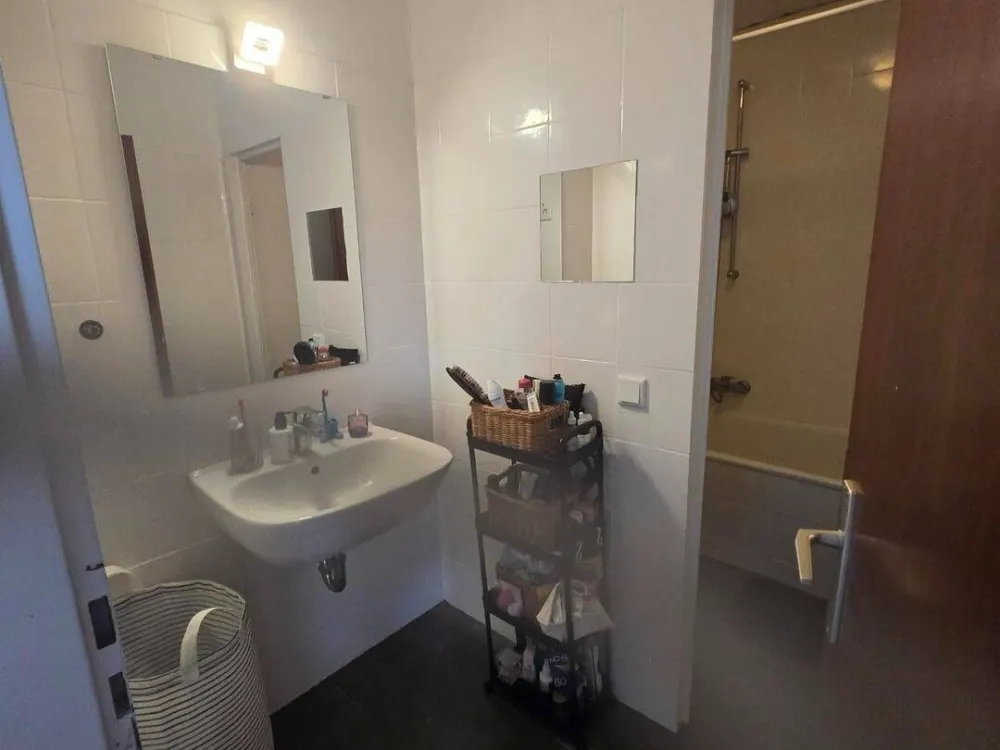 **Befristet auf 1 Jahr** Möblierte DG-Wohnung in zentraler Lage - Düsseldorf