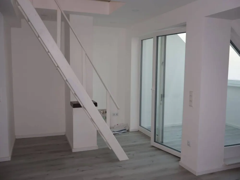 Erstbezug am Stadtpark: 100 m² Dachgeschoss-Juwel mit Wintergarten, EBK & Burgblick!