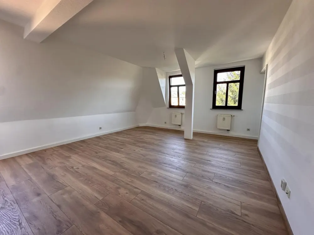 Freshly Renovated 3-Room Maisonette with New Kitchen and Two Bathrooms