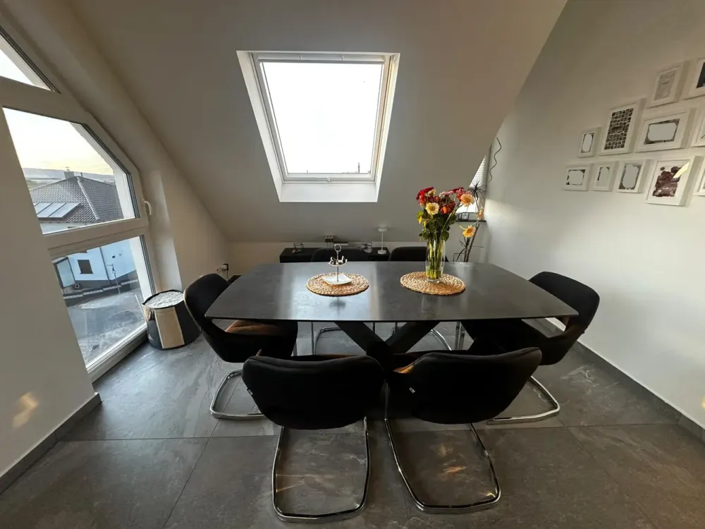 Wohnen über den Dächern von Karben! Exklusive Dachgeschosswohnung mit zwei Dachterrassen