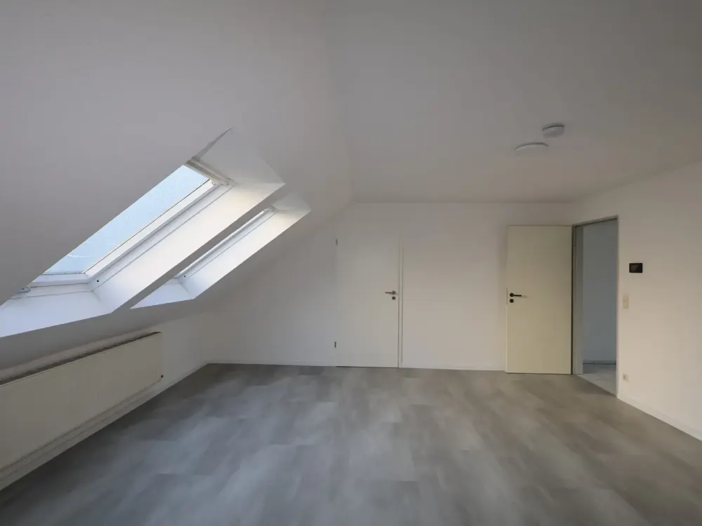 First Occupancy After Renovation Charming 4.5-Room Apartment in Dortmund Marten.