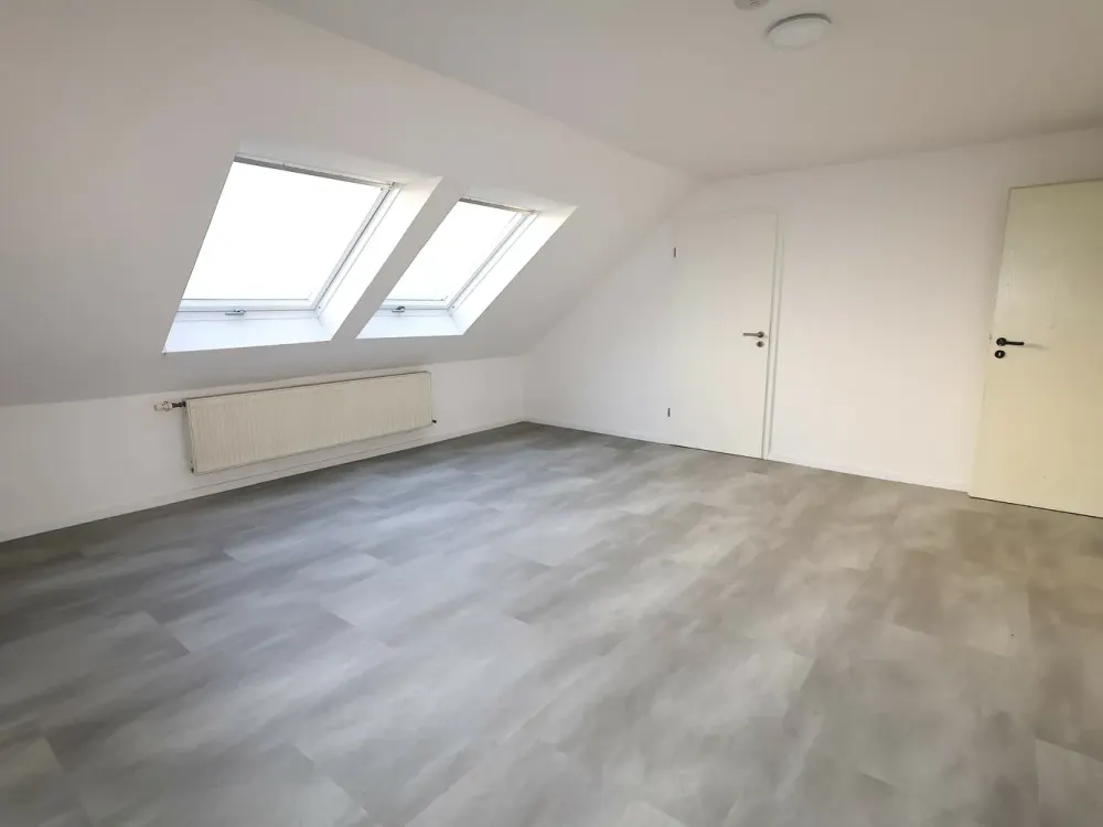 First Occupancy After Renovation Charming 4.5-Room Apartment in Dortmund Marten.