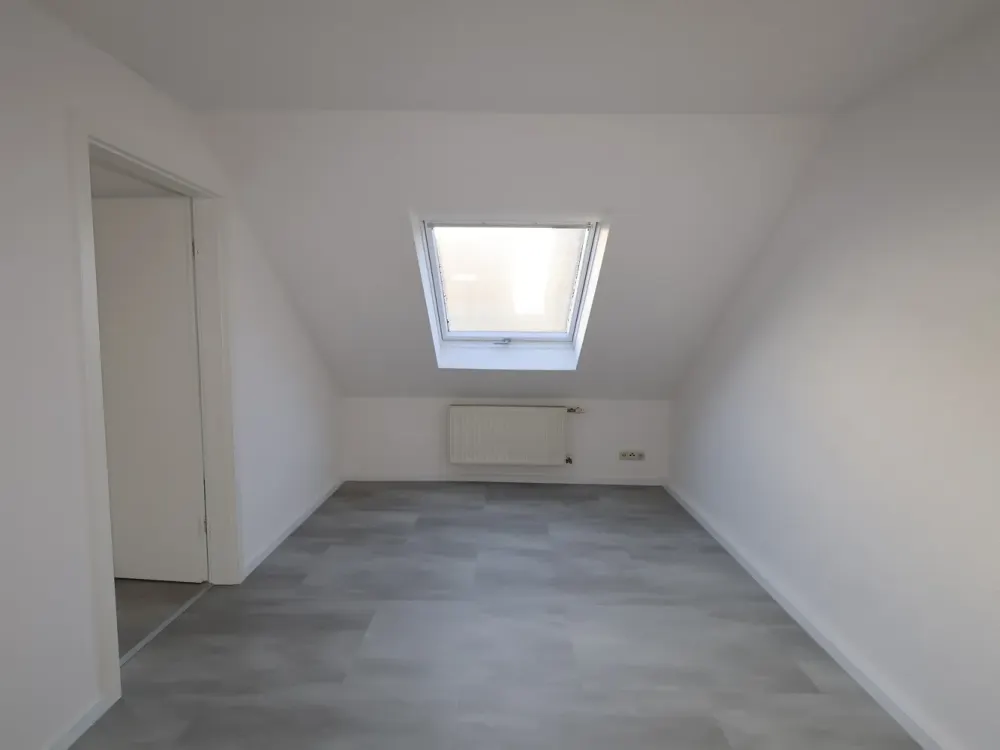 First Occupancy After Renovation Charming 4.5-Room Apartment in Dortmund Marten.