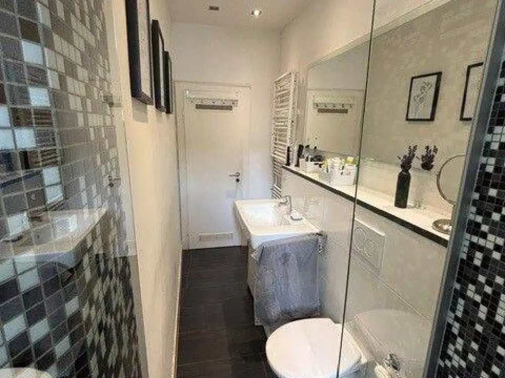 Bright 2-Room Apartment with Parquet Flooring, High Ceilings, and Cellar Room in Saarbrücken City Centre!