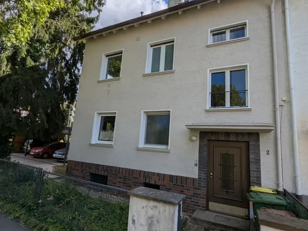 Helle Zweizimmerwohnung mit überdachtem Stellplatz nahe Huthpark