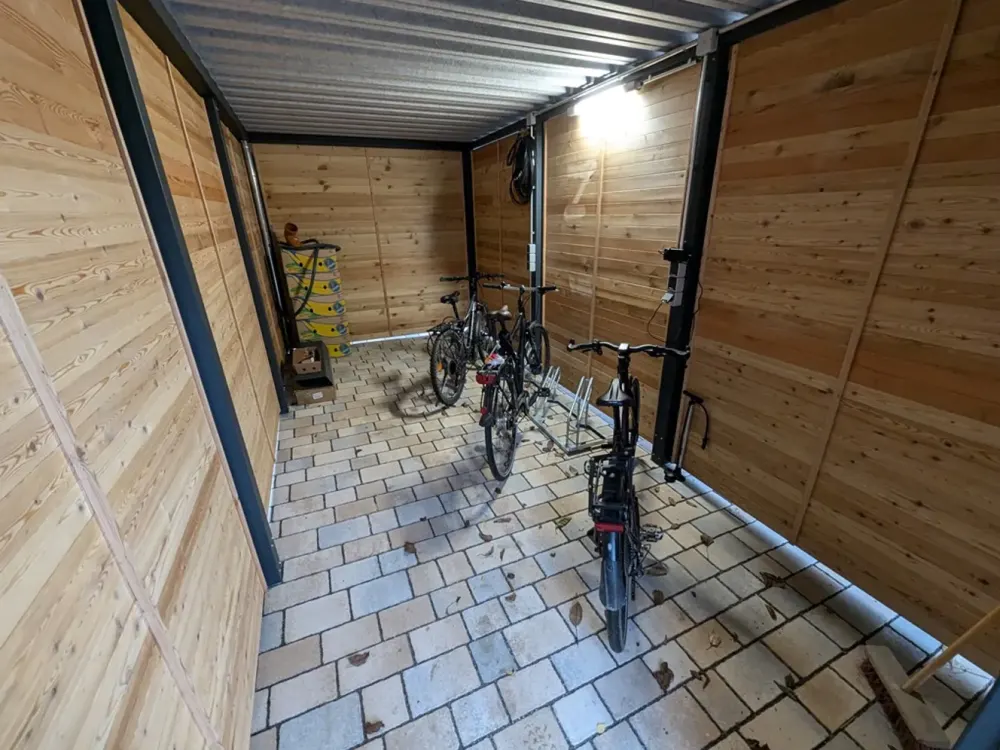 Helle Zweizimmerwohnung mit überdachtem Stellplatz nahe Huthpark