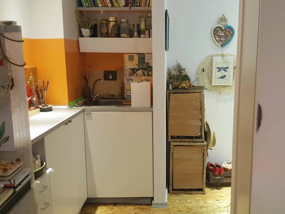 Kleines teilmöbliertes Zimmer mit eigenem Bad, zentral und ruhig