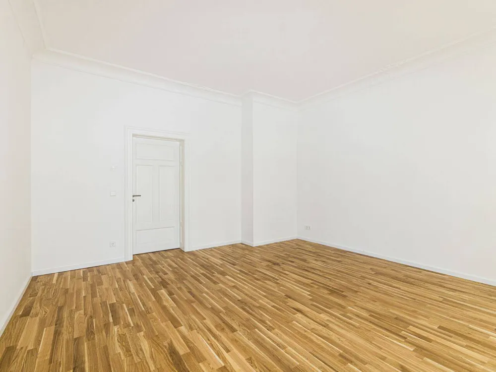 Renovierte 3-Zimmer-Altbauwohnung mit Balkon und zwei Bädern
