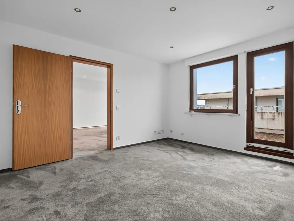 Elegant Penthouse with 180° Roof Terrace and Bright Living Concept