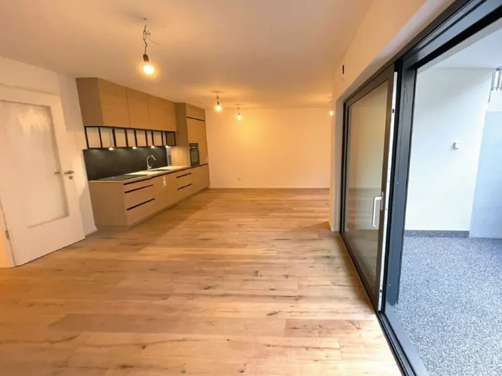 Stilvolle, geräumige und neuwertige 2-Zimmer-Wohnung mit Balkon in Eschborn