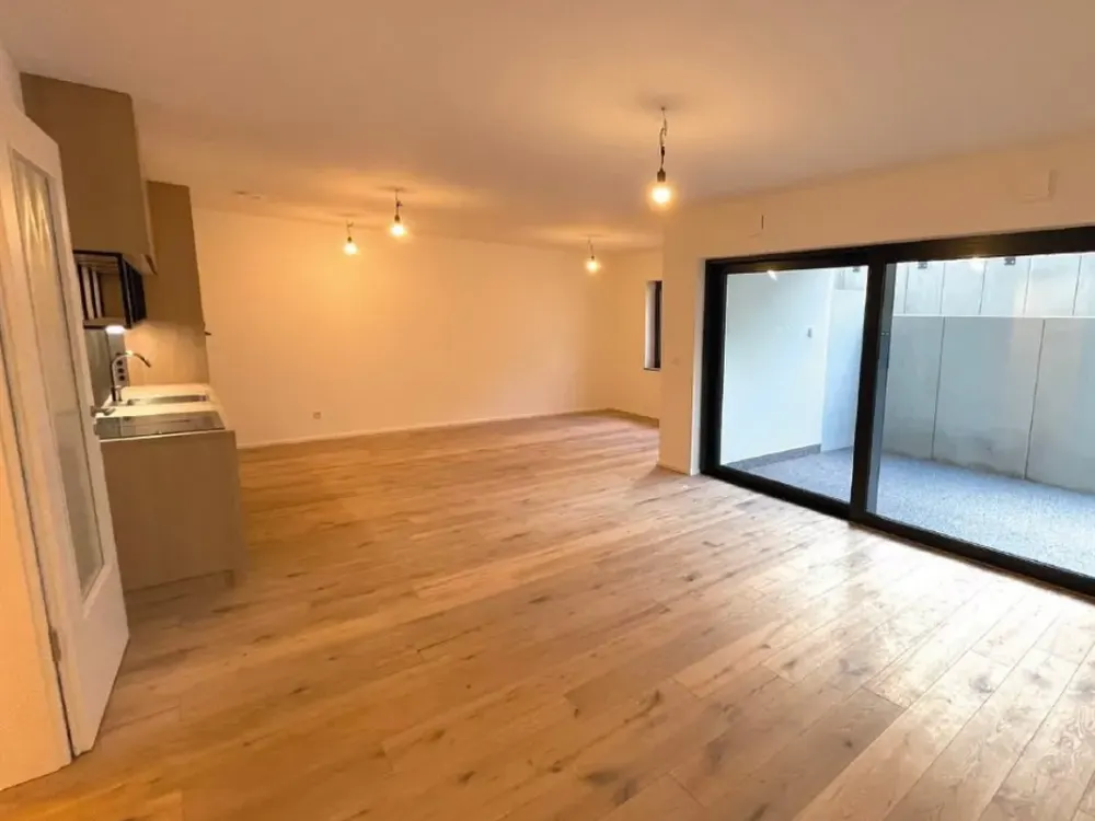 Stilvolle, geräumige und neuwertige 2-Zimmer-Wohnung mit Balkon in Eschborn