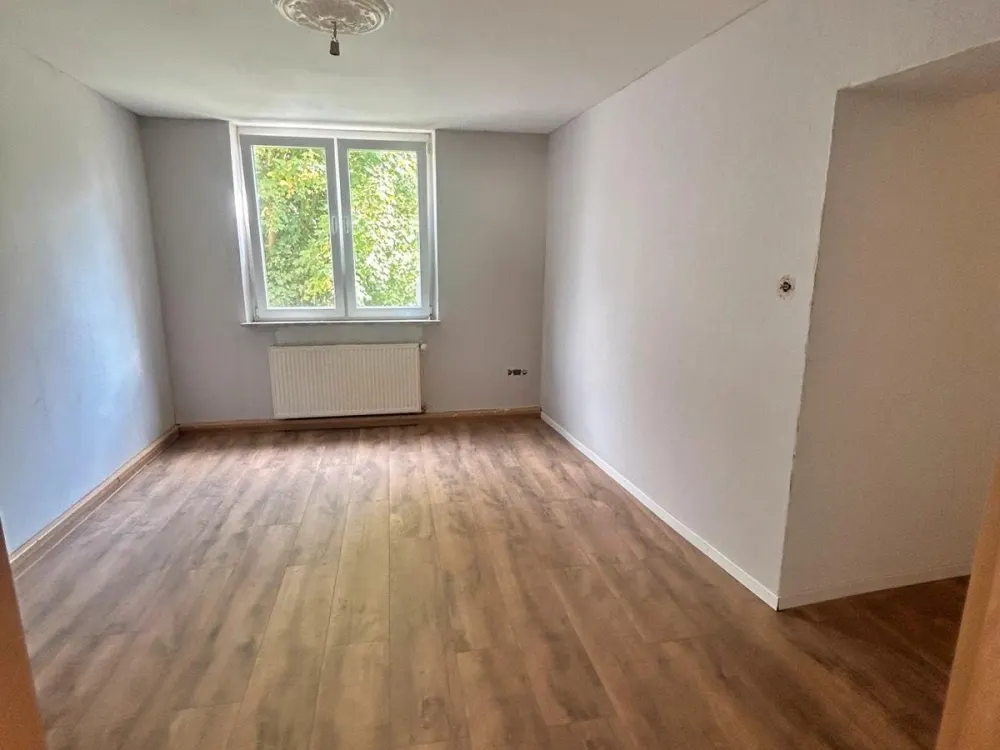 Rent renovated 3-room apartment 75sqm centrally in Neunkirchen 1st floor