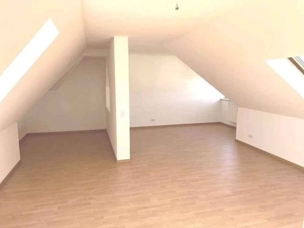 NEU! * 1 Kaltmiete frei * 2-Raum Maisonette-Wohnung mit großzügigem Atelier