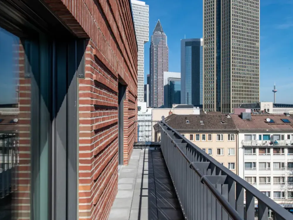Skyline Penthouse mit Terrasse | All-In-Miete | Mona Lisa