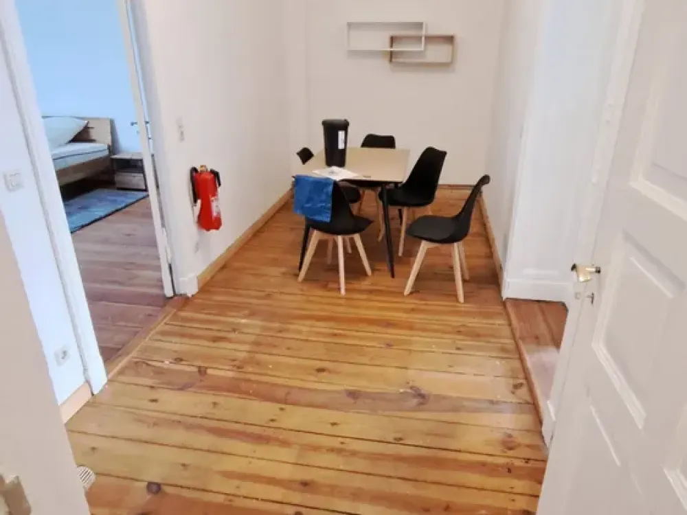 Möblierte Wohnung mit Einbauküche und Balkon zum direkten Einziehen im beliebten Berliner-Wedding!