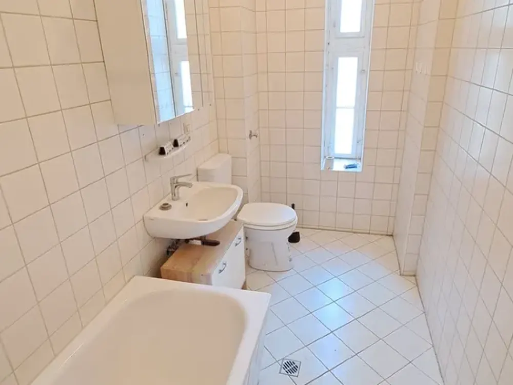 Möblierte Wohnung mit Einbauküche und Balkon zum direkten Einziehen im beliebten Berliner-Wedding!