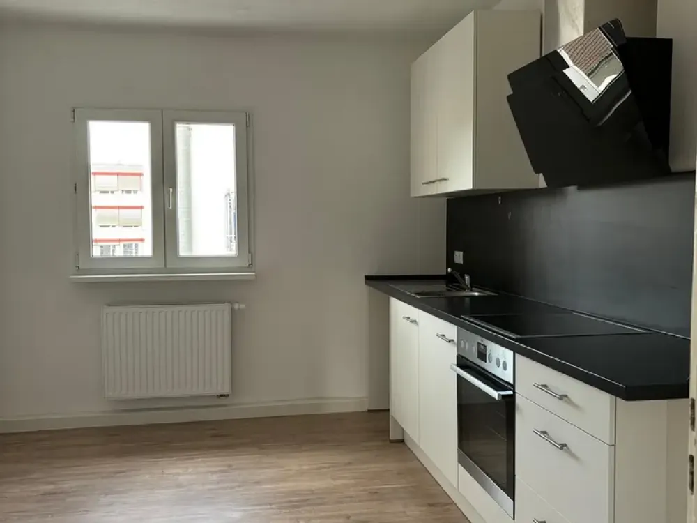 2,5-Zimmer-Wohnung am Ostwall: 64 m² Altbau, saniert mit Einbauküche : ab sofort