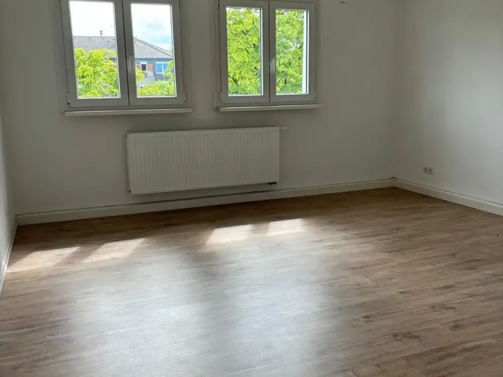 2,5-Zimmer-Wohnung am Ostwall: 64 m² Altbau, saniert mit Einbauküche : ab sofort