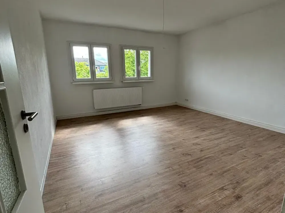 2,5-Zimmer-Wohnung am Ostwall: 64 m² Altbau, saniert mit Einbauküche : ab sofort