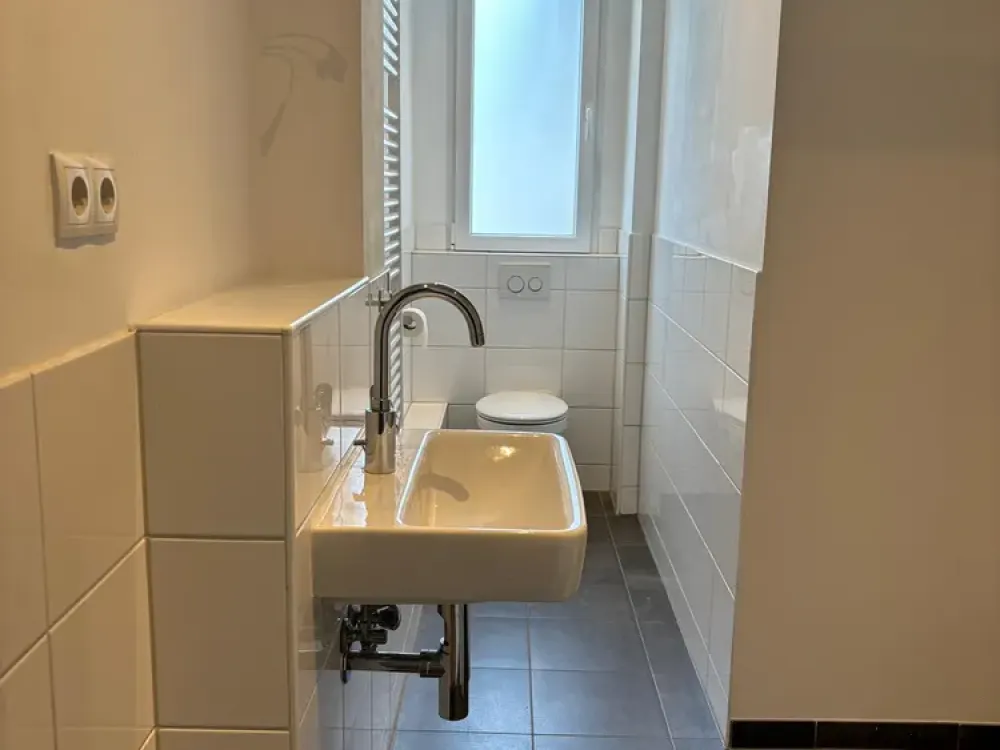 2,5-Zimmer-Wohnung am Ostwall: 64 m² Altbau, saniert mit Einbauküche : ab sofort