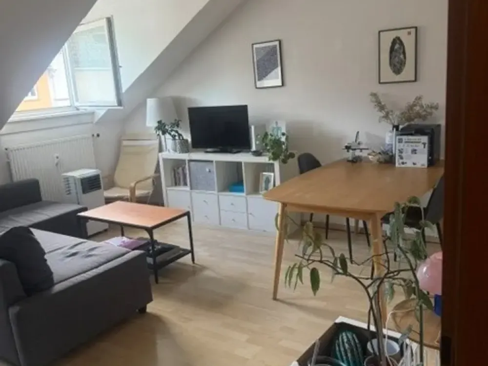 2 Zimmer Dachgeschoss Wohnung nahe Campus Westend