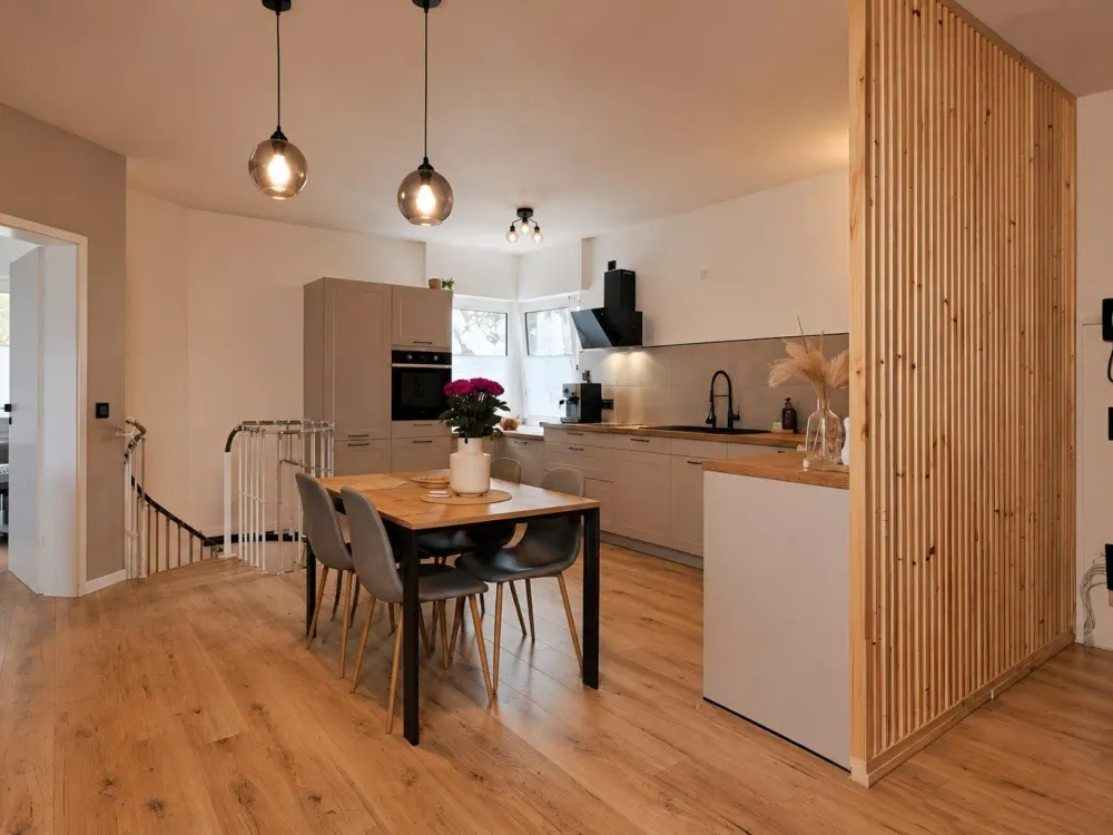 Großzügige 8-Zimmer-Wohnung mit 2 Balkonen ideal für Großfamilien