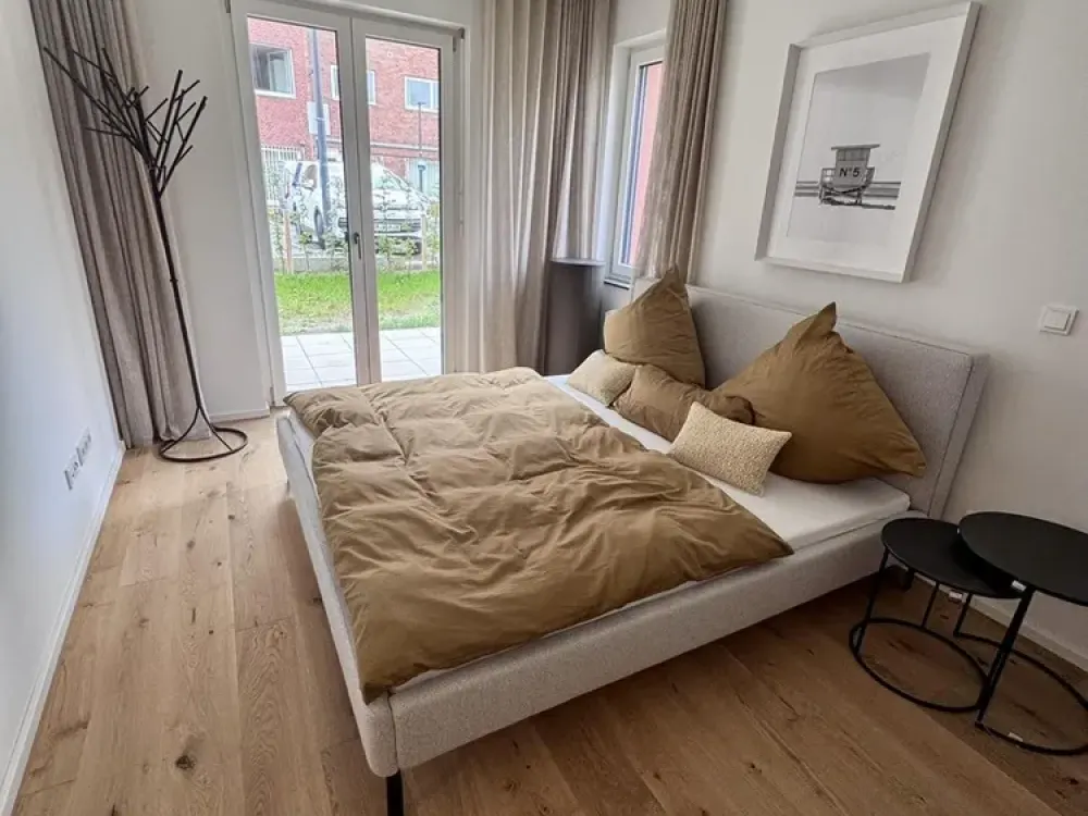Möbelierte Neubau 2-Zimmer Wohnung mit sonniger Terrasse und Garten