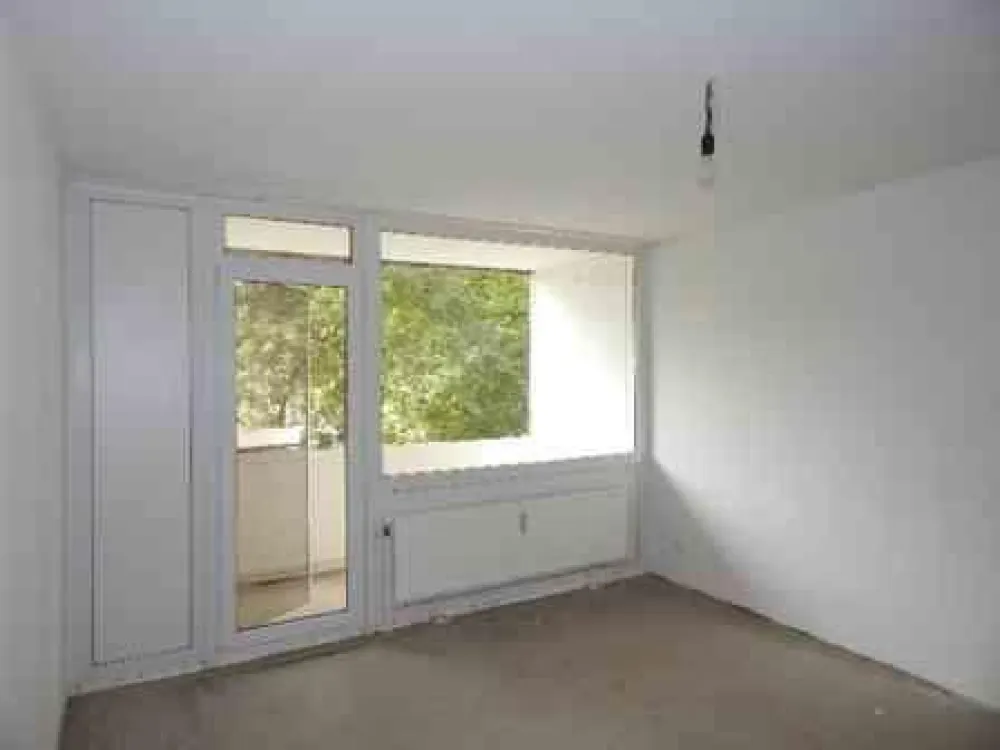 Stop! Großzügige 3,5-Zimmer-Wohnung (WBS)