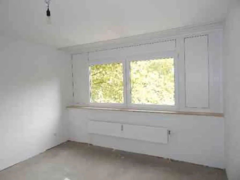 Stop! Großzügige 3,5-Zimmer-Wohnung (WBS)