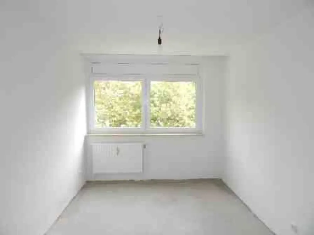 Stop! Großzügige 3,5-Zimmer-Wohnung (WBS)