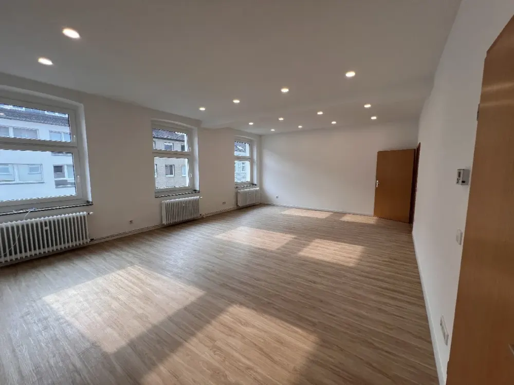 Altbau mit Charme: Komplett modernisiert, bezugsfertig - ideal für 2 Personen und homeoffice